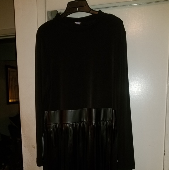 Plus Size Short Party Dress - Picture 2 of 3
